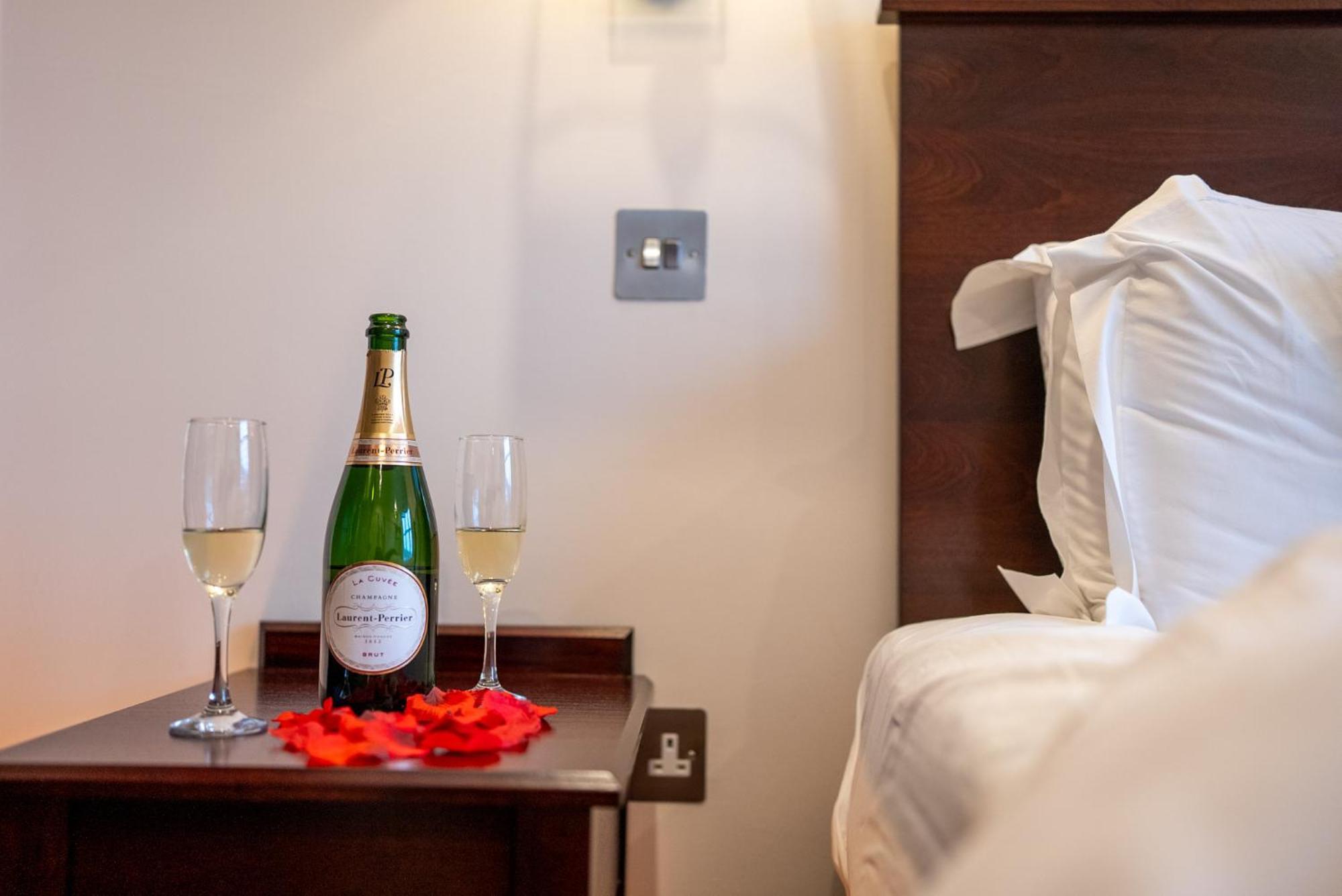 County Hotel Chelmsford Esterno foto